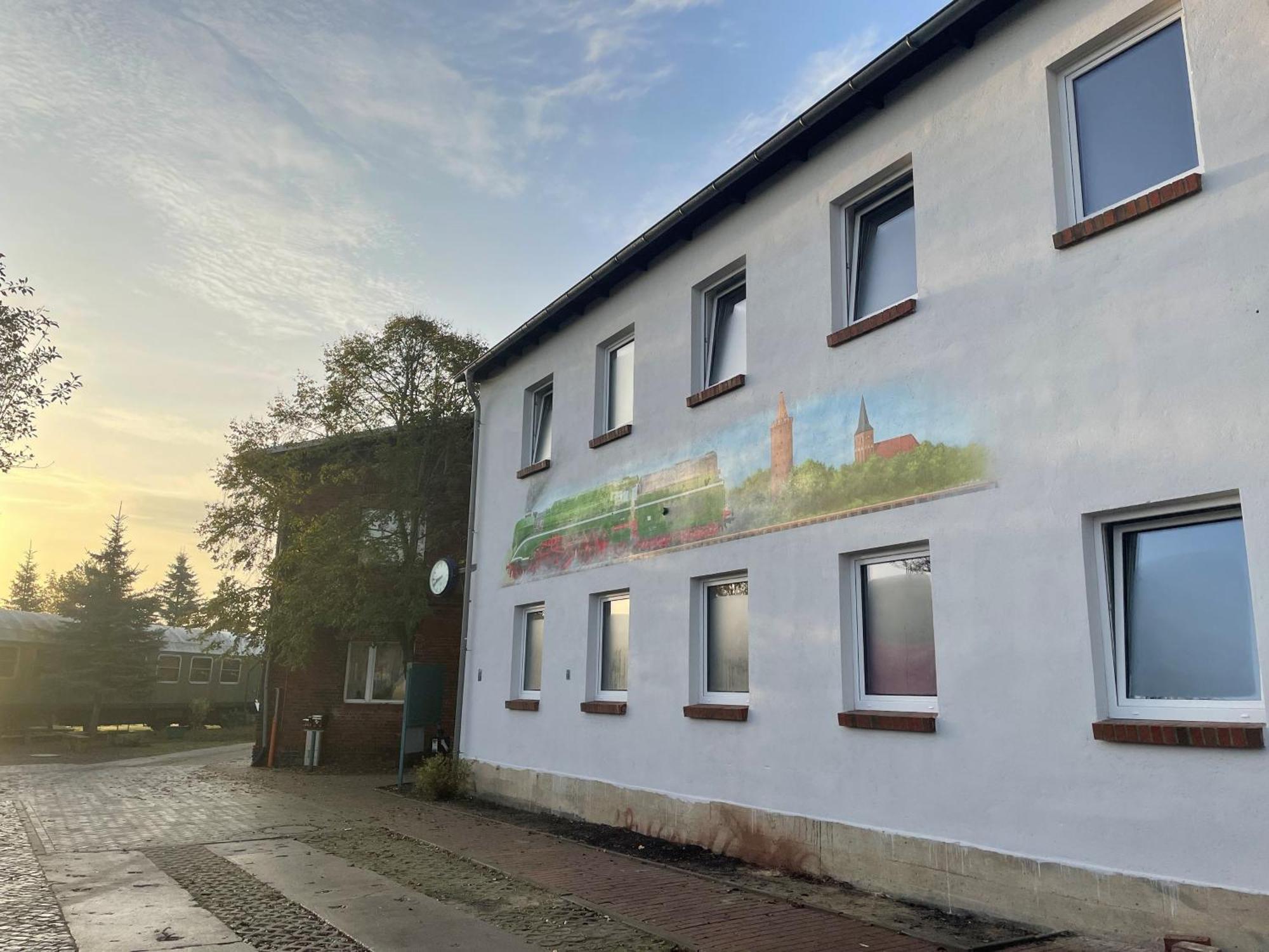 Lokschuppen Pasewalk- Gaestehaus Lokschuppen Exteriör bild