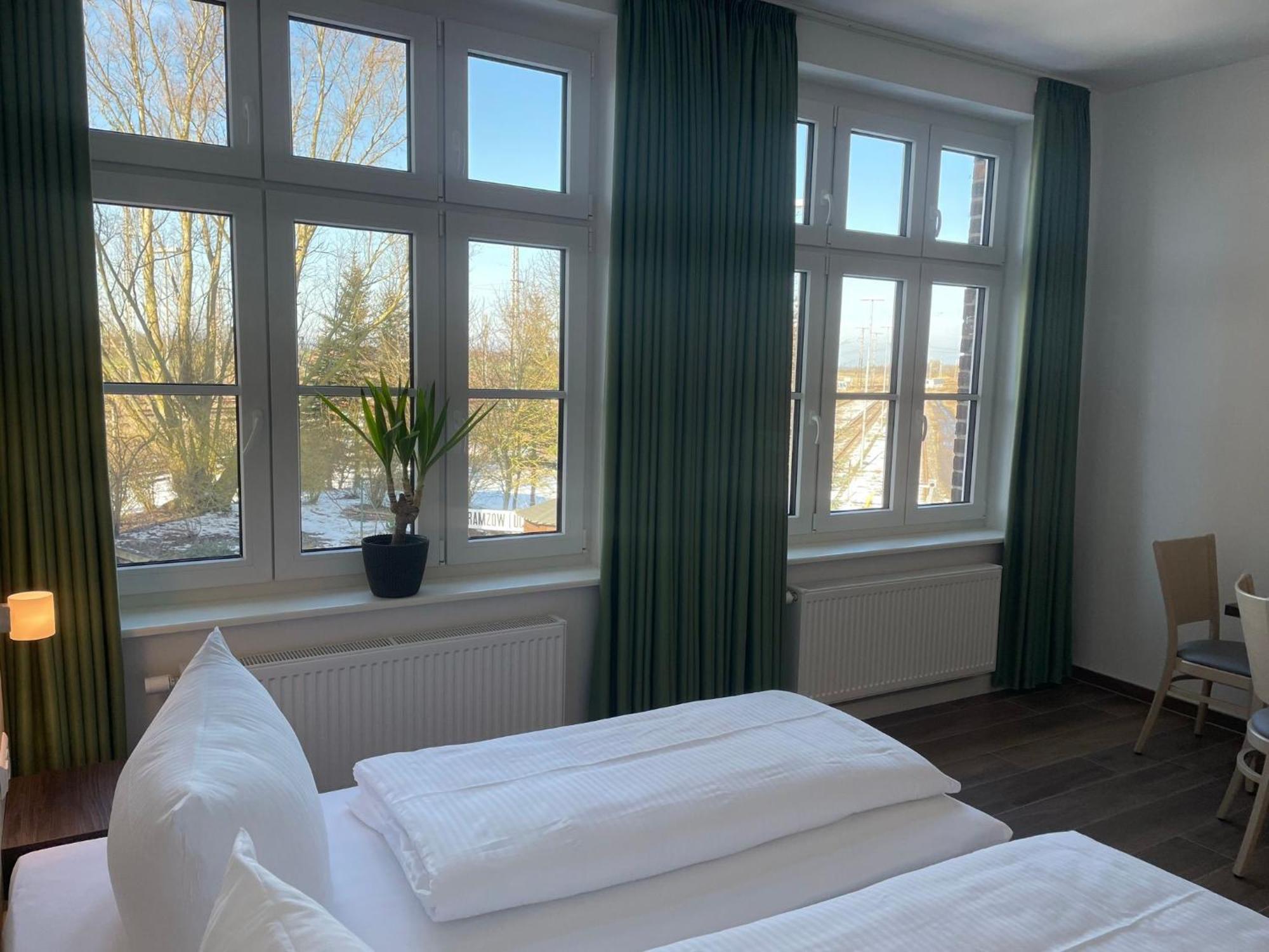Lokschuppen Pasewalk- Gaestehaus Lokschuppen Exteriör bild