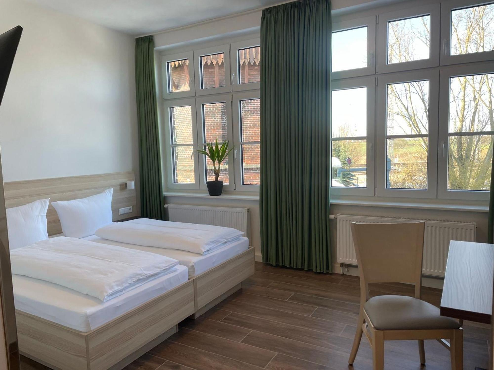 Lokschuppen Pasewalk- Gaestehaus Lokschuppen Exteriör bild